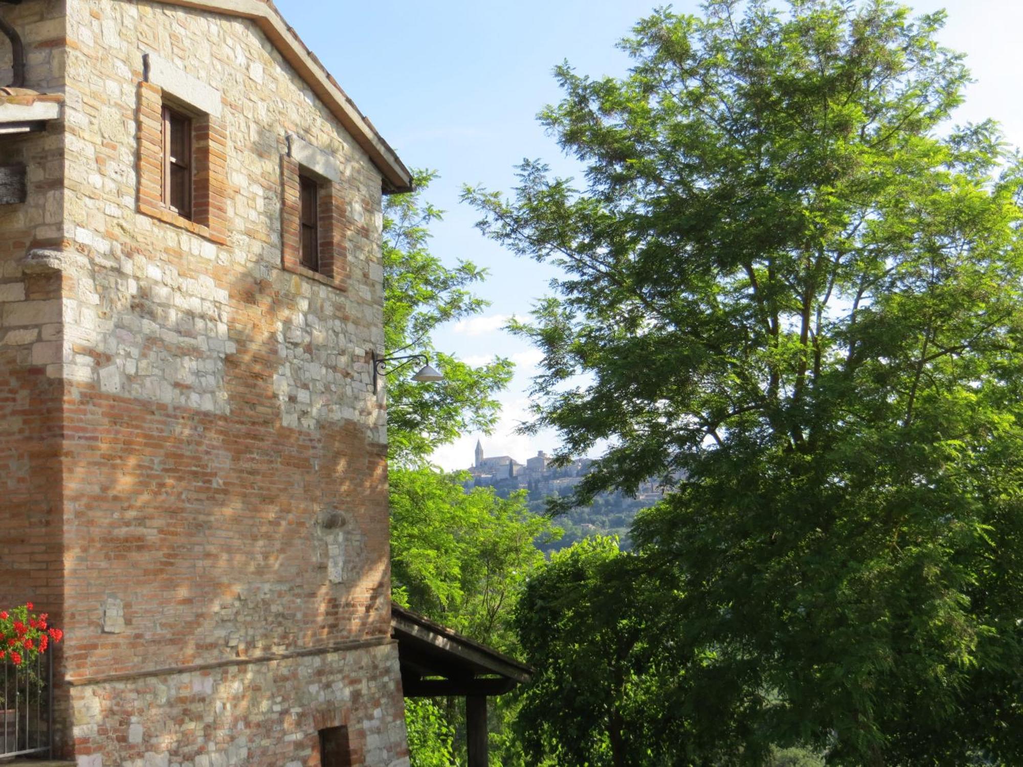 Agriturismo Casale Delle Lucrezie Todi Exterior photo