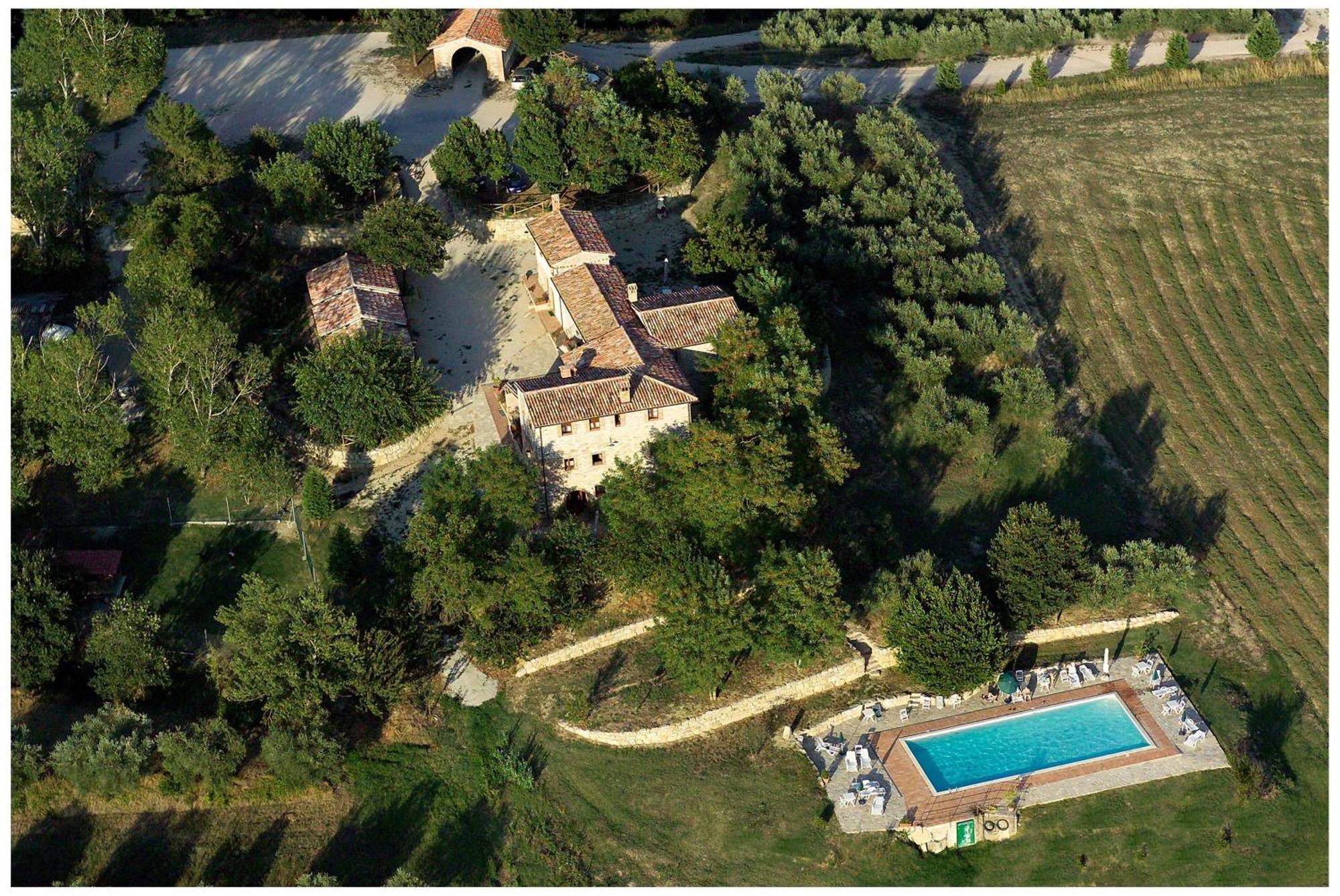 Agriturismo Casale Delle Lucrezie Todi Exterior photo